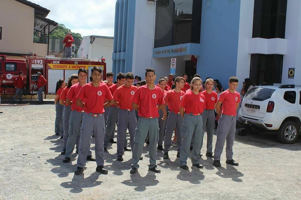 Bombeiros voluntários formam 36 mirins e aspirantes em Guaramirim