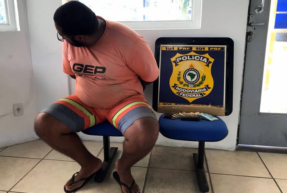 Polícia Rodoviária Federal prende traficante em Biguaçu