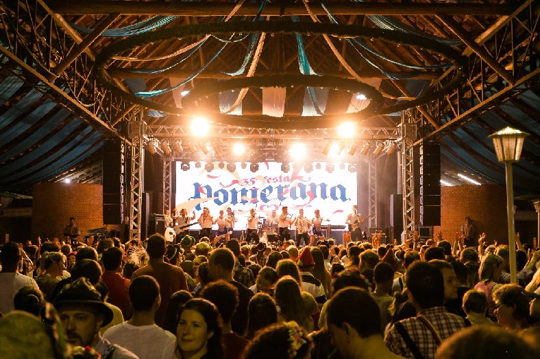 Pomerode | Público da Festa Pomerana ultrapassa 25 mil pessoas em quatro dias