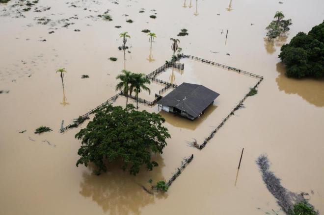 Florianópolis decreta situação de emergência. Confira as consequências das chuvas em SC