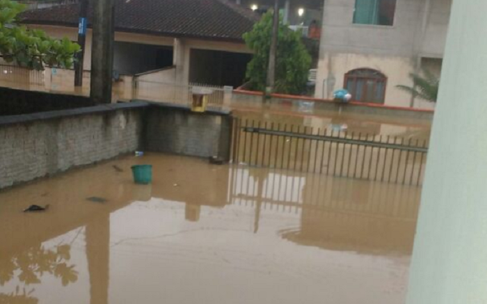Joinville | Chuva causa alagamentos e danos em vários pontos de Joinville
