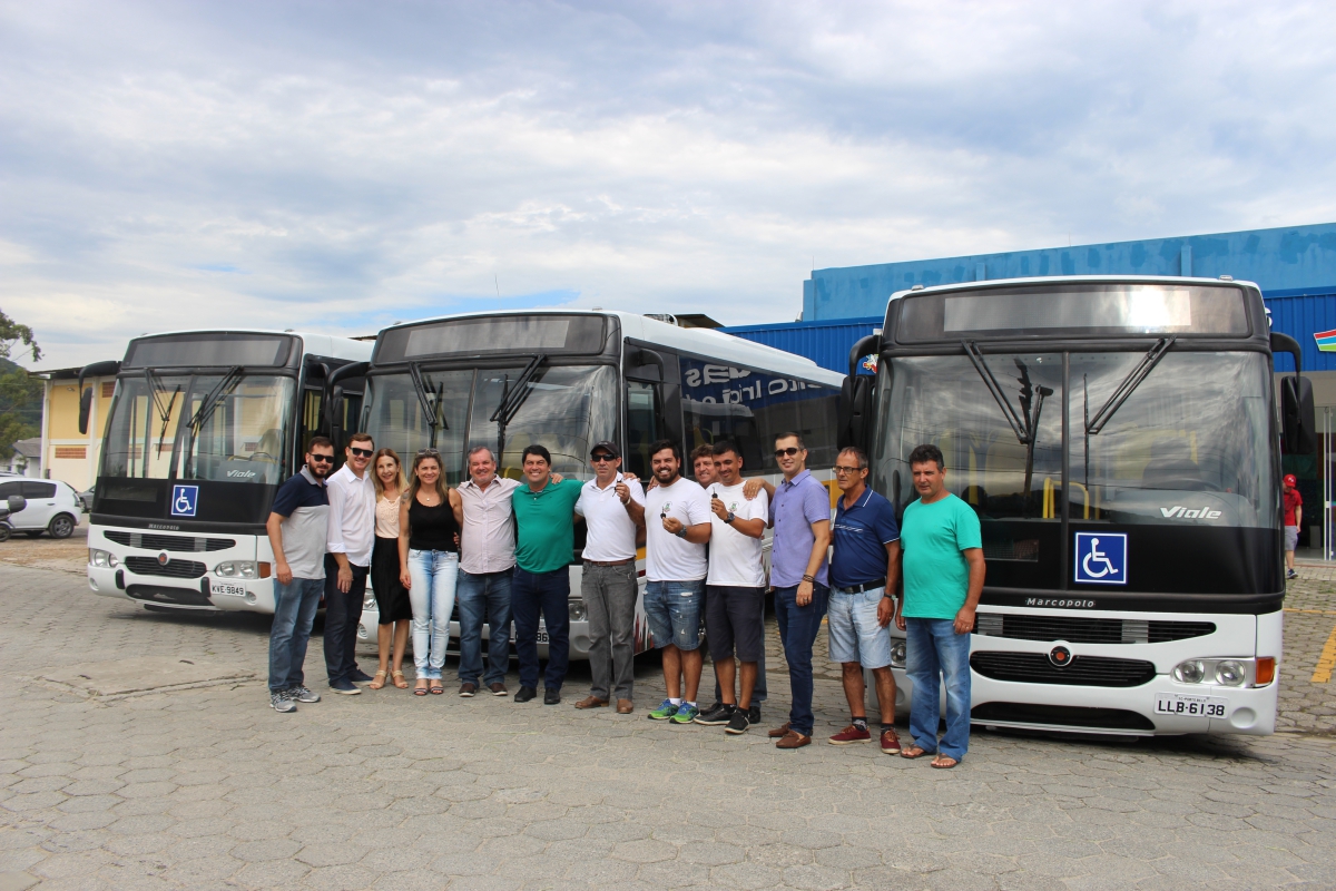 Porto Belo adquire três ônibus para frota escolar