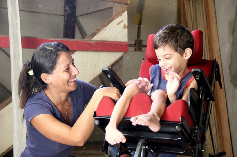 Jaraguaense pede ajuda para o filho Rodrigo que nasceu com paralisia cerebral