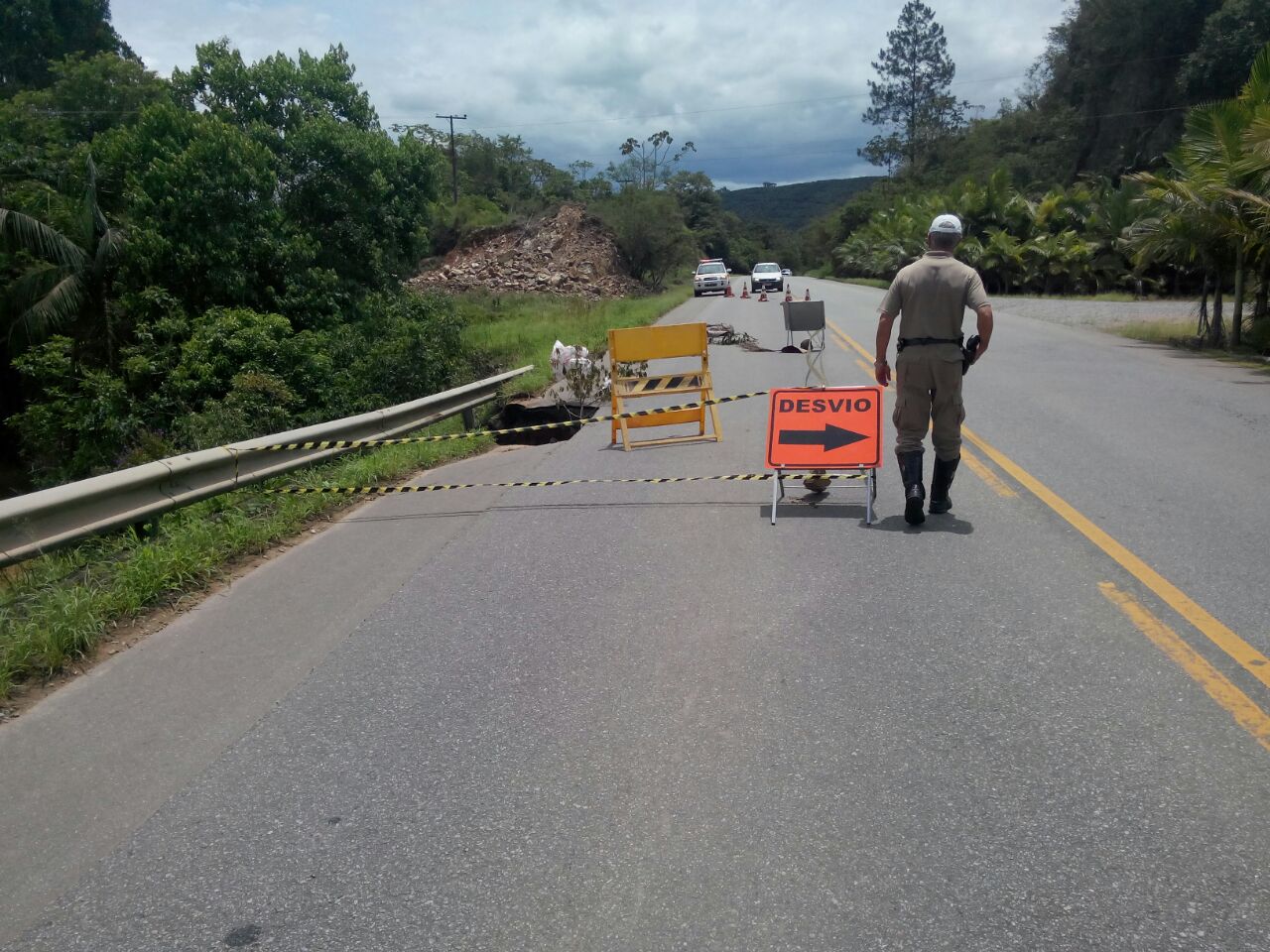 São João do Itaperiú | Polícia Rodoviária alerta para trânsito em meia pista na SC-415