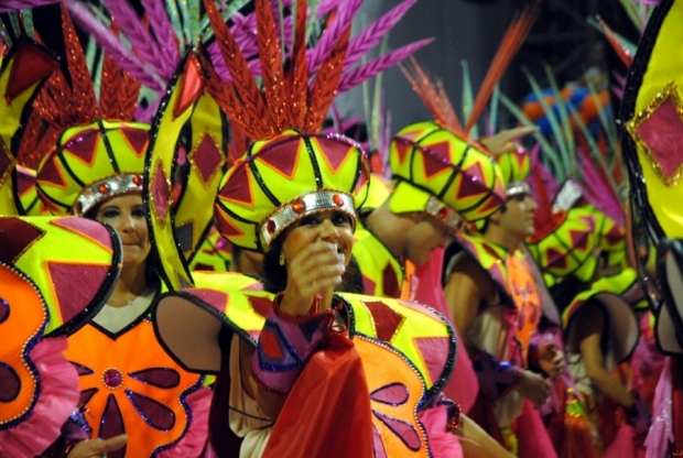 Carnaval atrai mais turistas e vai fechar temporada em alta