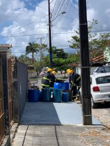 Polícia Civil fecha fábrica clandestina de álcool em gel e prende três pessoas em Joinville