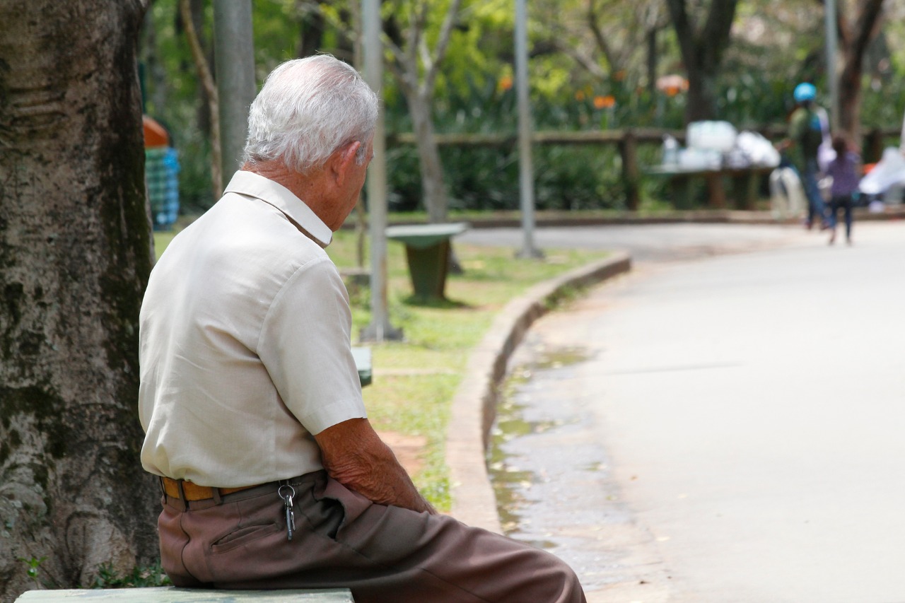 Estudo aponta que idosos tendem a considerar a pandemia menos grave