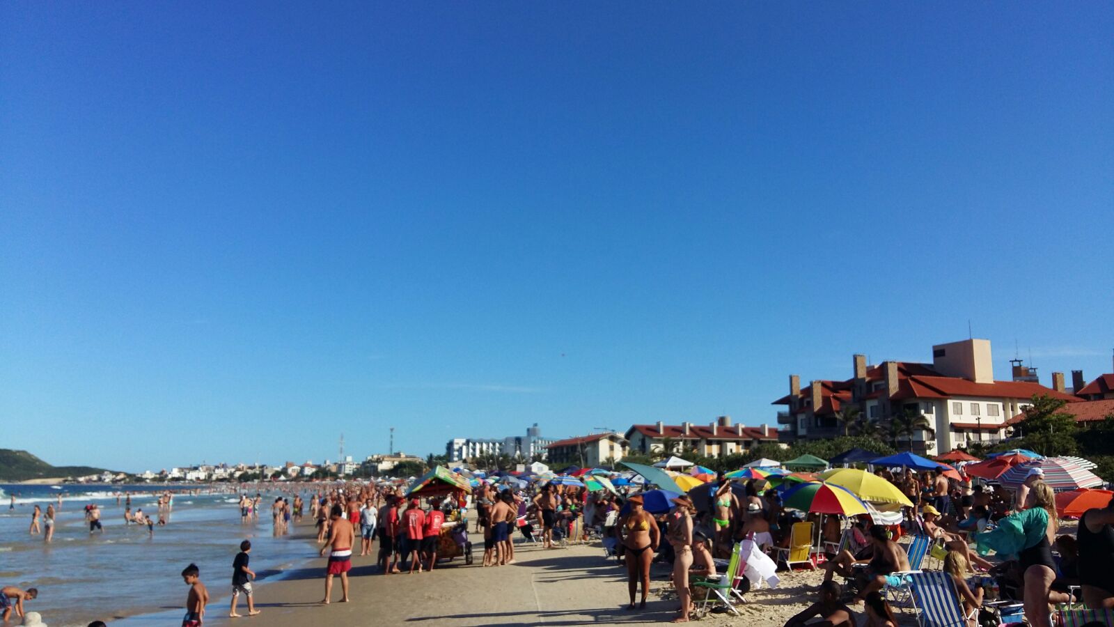 Prefeituras do Litoral devem aumentar rigor contra aglomerações nas praias neste feriadão 