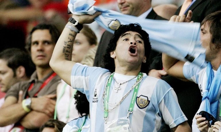 Maradona morre aos 60 anos