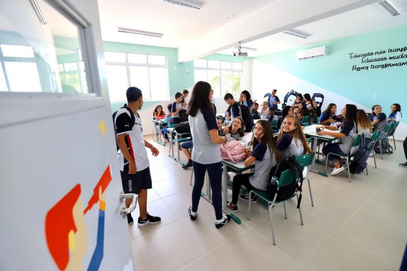 Adjunta da Educação em Florianópolis aponta superfaturamento em contrato financiado pelo BID