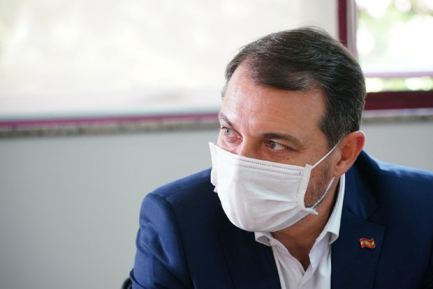 Carlos Moisés garante vacinas aos municípios em até 24 horas