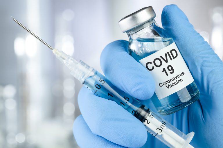 Covid-19: Vacinação em Florianópolis começa pelos profissionais de Saúde e idosos
