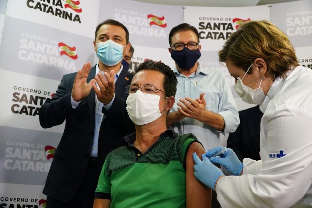 Governo de SC inicia vacinação contra Covid-19