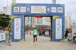 Atleta olímpico cumpriu promessa e marcou novo recorde da Meia Maratona Internacional de Balneário Camboriú