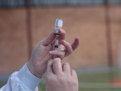 Liberada quarta dose da vacina contra a covid-19 para idosos acima de 70 anos em Chapecó